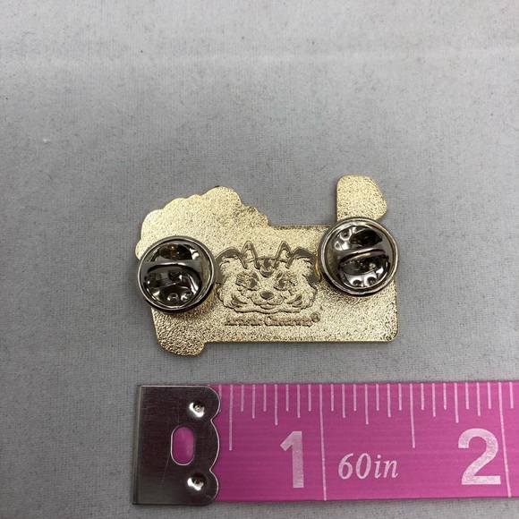 Soft enamel pin celebrating new motherhood - Picture 6 of 6